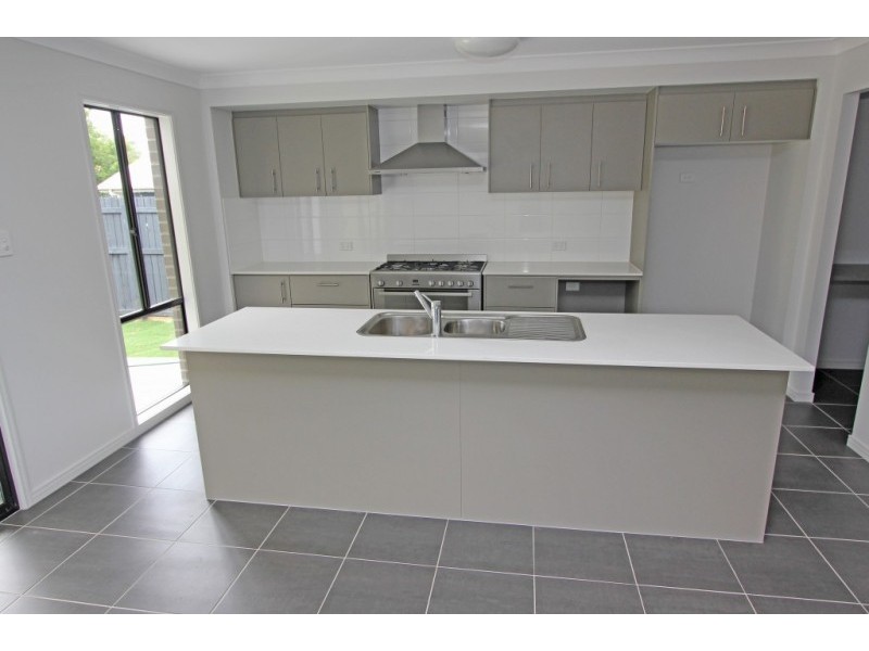 9 Howard Street, Oxley QLD 4075