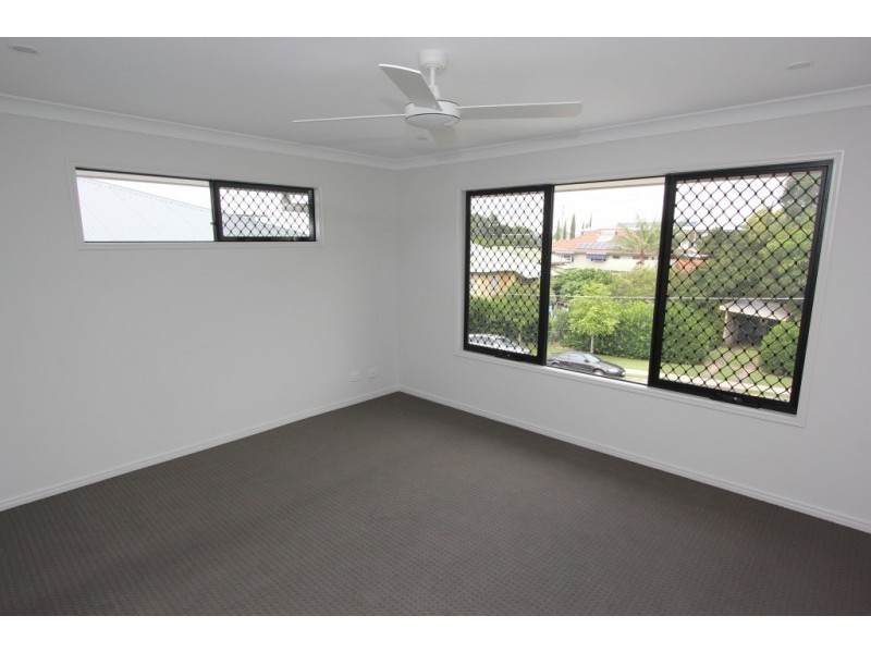 9 Howard Street, Oxley QLD 4075