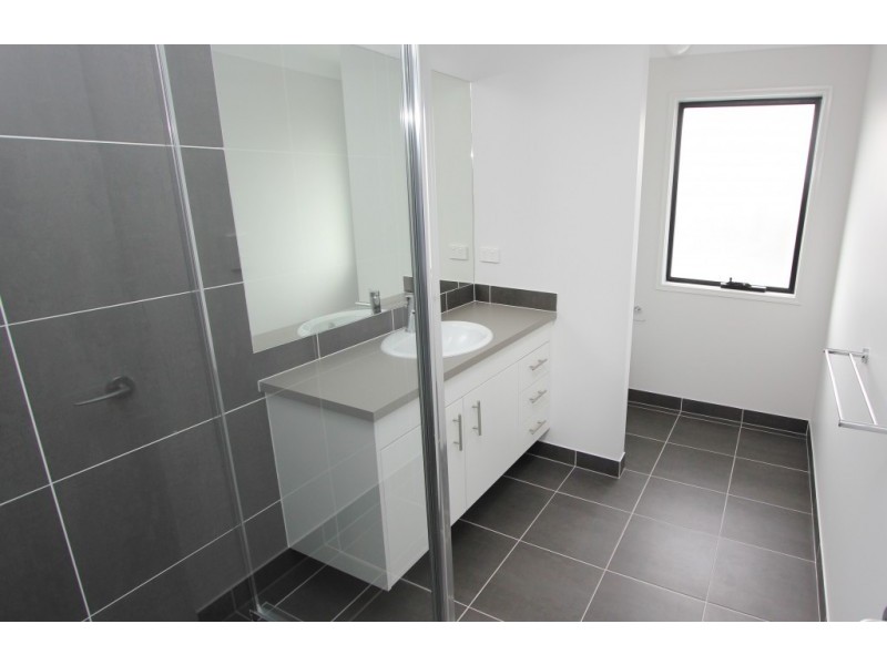 9 Howard Street, Oxley QLD 4075