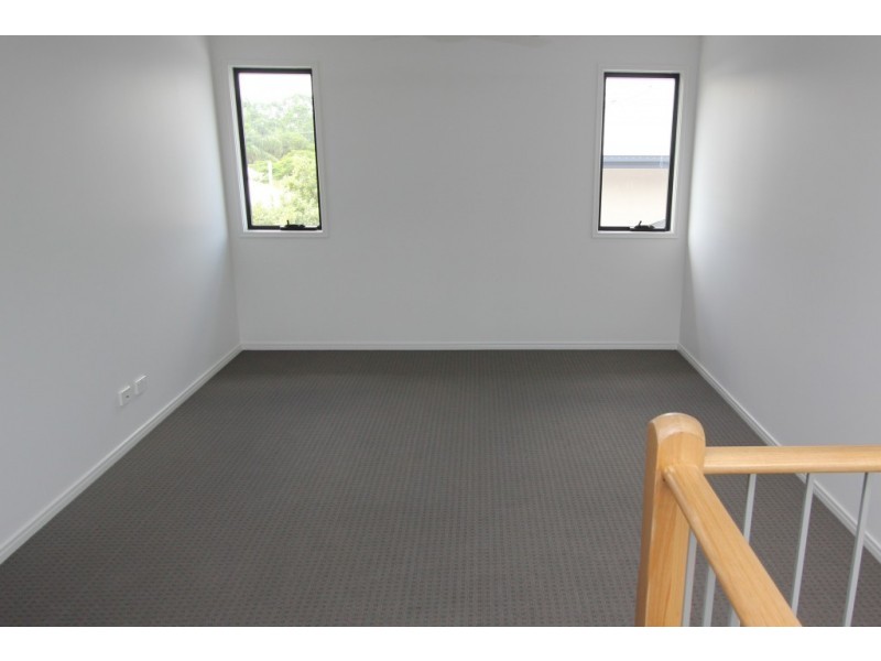 9 Howard Street, Oxley QLD 4075