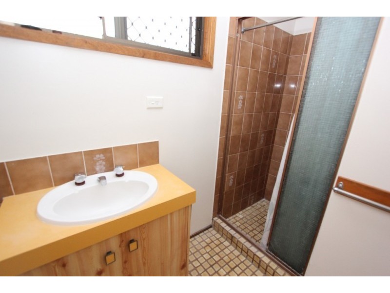 24 Ormond Rd, Oxley QLD 4075