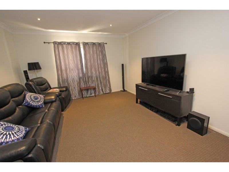 15 Parsons Street, Oxley QLD 4075