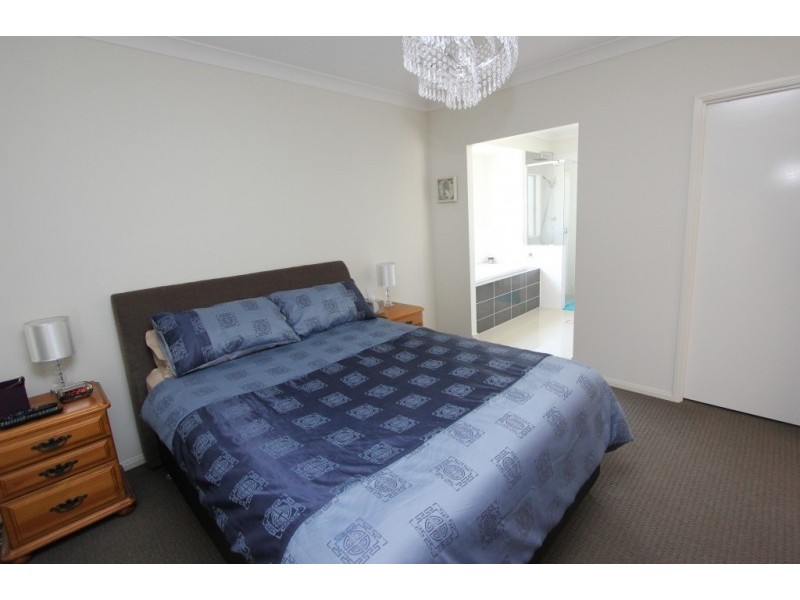 15 Parsons Street, Oxley QLD 4075