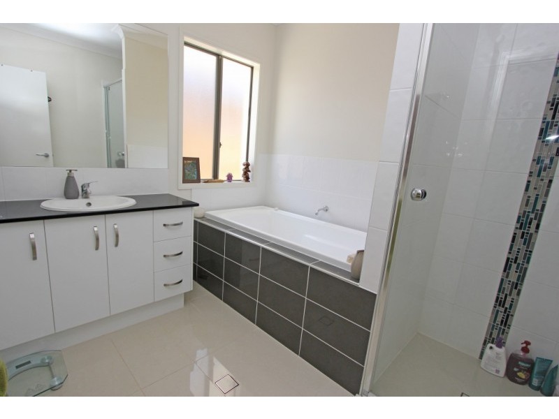 15 Parsons Street, Oxley QLD 4075