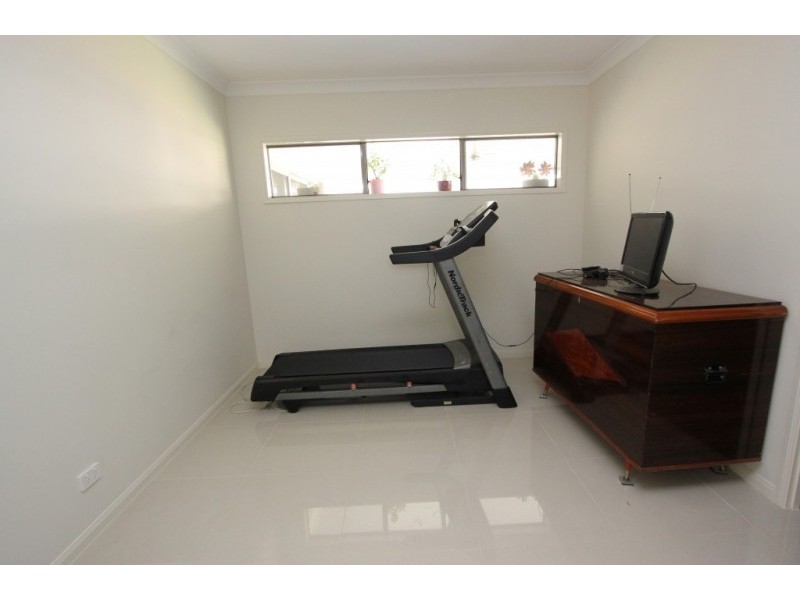 15 Parsons Street, Oxley QLD 4075