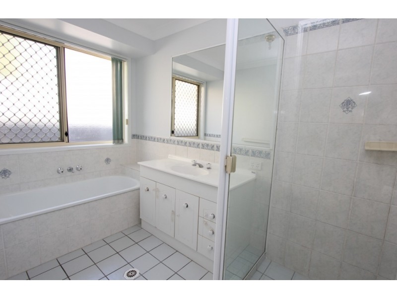 4 Gleneagles Crescent, Oxley QLD 4075