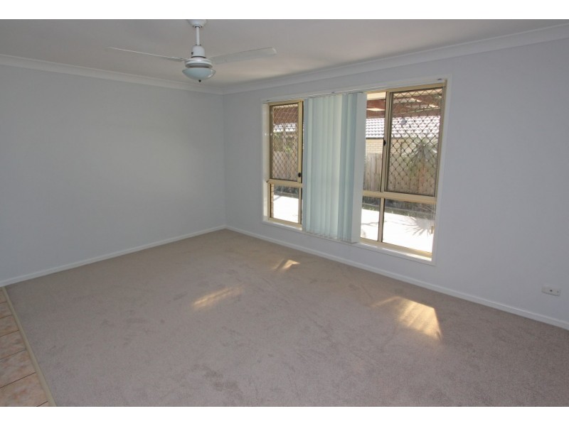 4 Gleneagles Crescent, Oxley QLD 4075