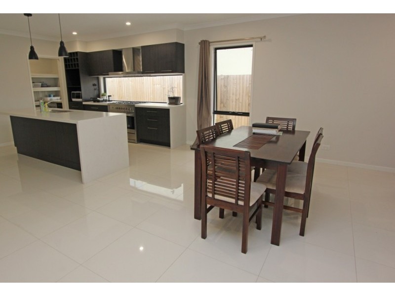 44 Finnegan Cct, Oxley QLD 4075