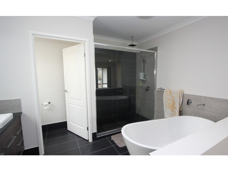 44 Finnegan Cct, Oxley QLD 4075