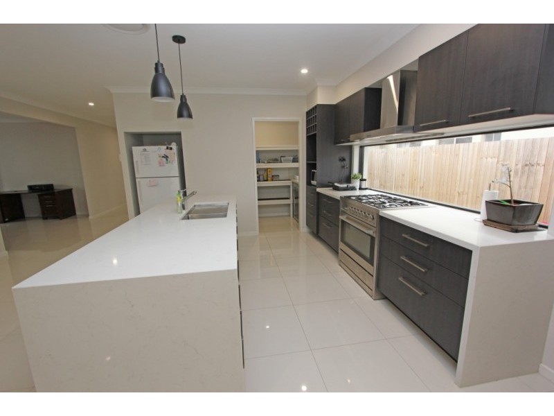 44 Finnegan Cct, Oxley QLD 4075