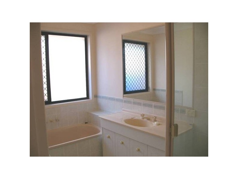 3 Selkirk Cl, Oxley QLD 4075