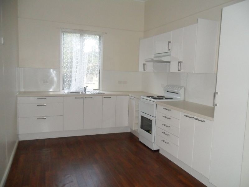 63 Englefield Rd, Oxley QLD 4075