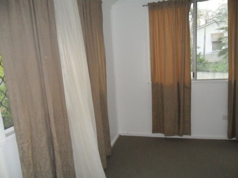 63 Englefield Rd, Oxley QLD 4075