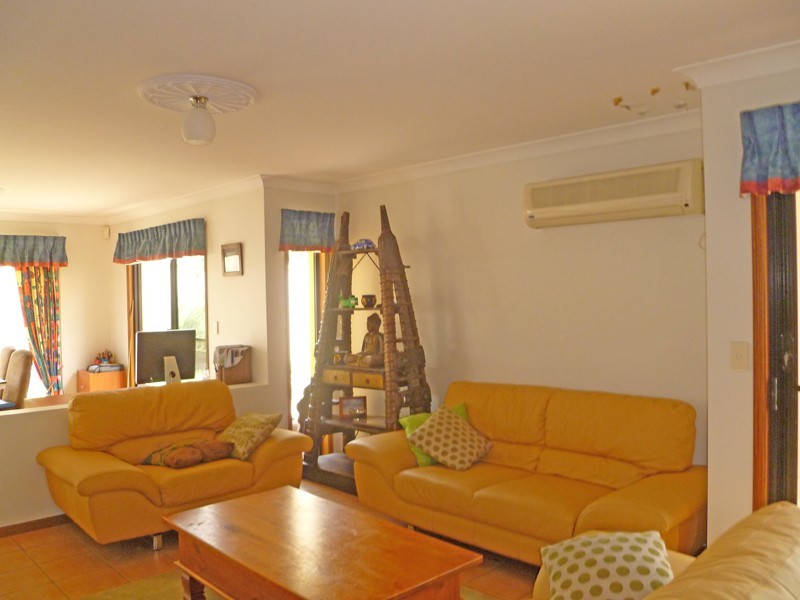 8 Pinehurst Pl, Oxley QLD 4075