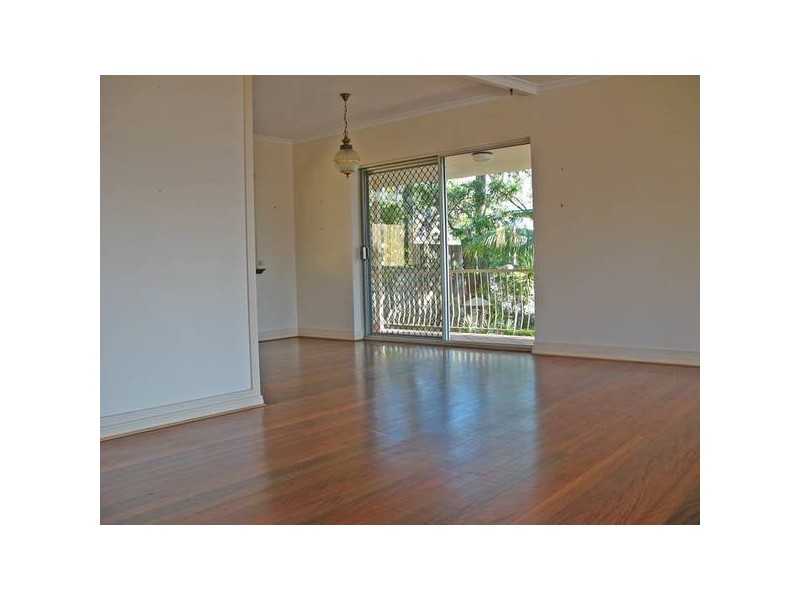 218 Englefield Rd, Oxley QLD 4075