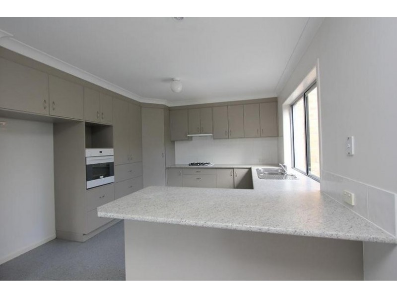 48 William Tce, Oxley QLD 4075