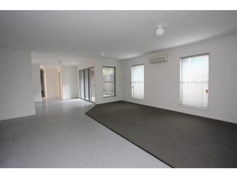 48 William Tce, Oxley QLD 4075