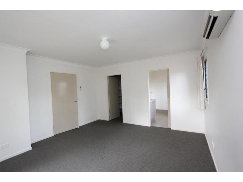 48 William Tce, Oxley QLD 4075