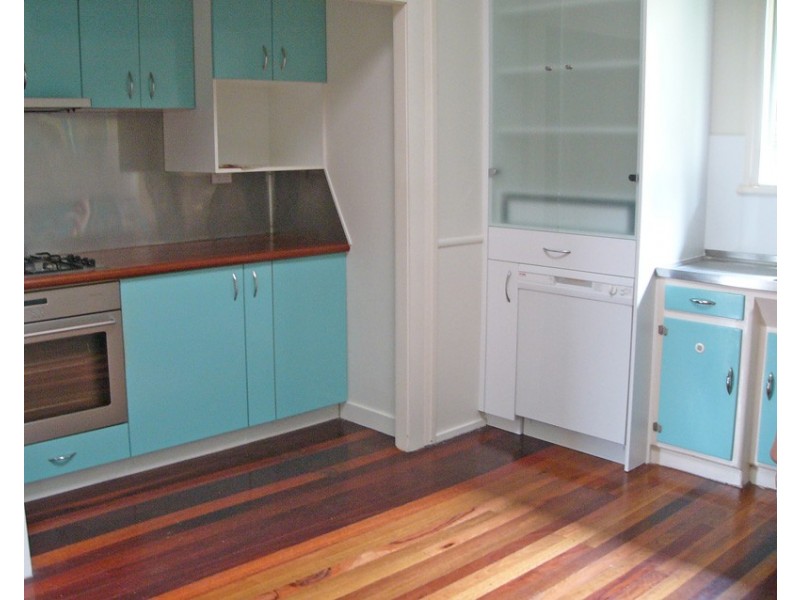 18 Howard St, Oxley QLD 4075