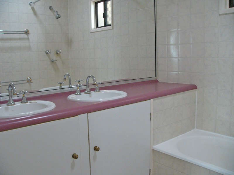 18 Howard St, Oxley QLD 4075