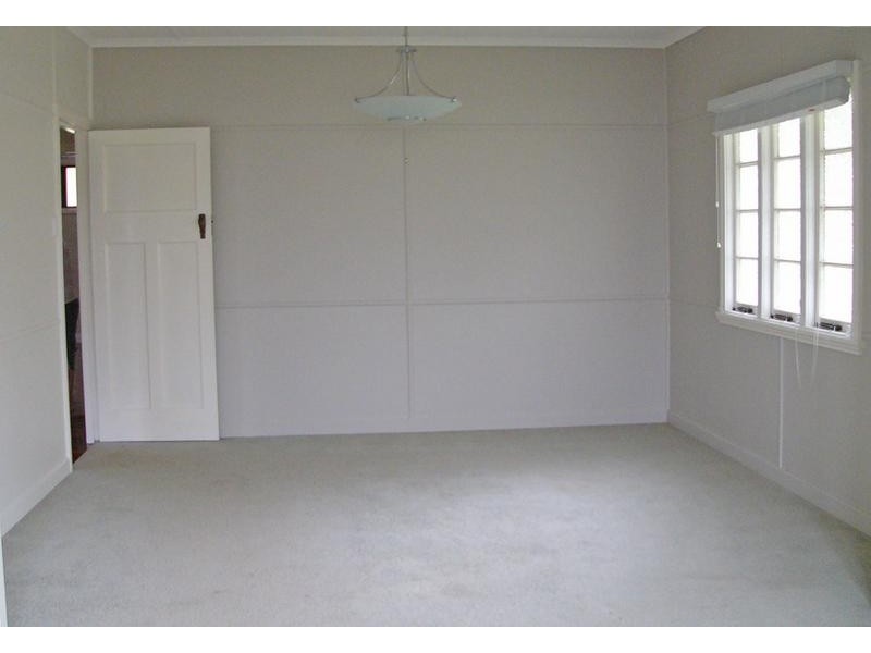 18 Howard St, Oxley QLD 4075