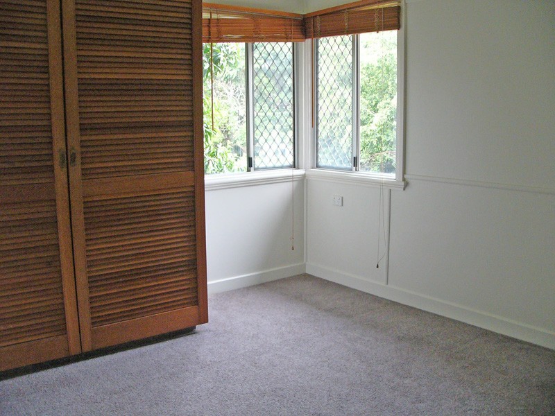 18 Howard St, Oxley QLD 4075