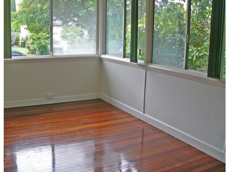 18 Howard St, Oxley QLD 4075