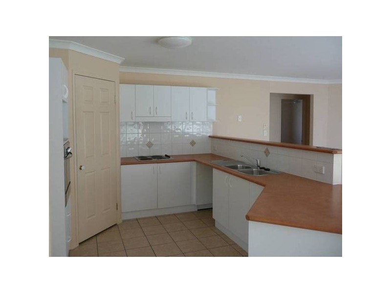 6 Riviera Court, Oxley QLD 4075