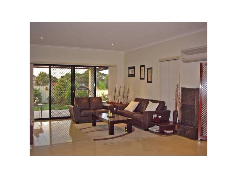 Oxley QLD 4075