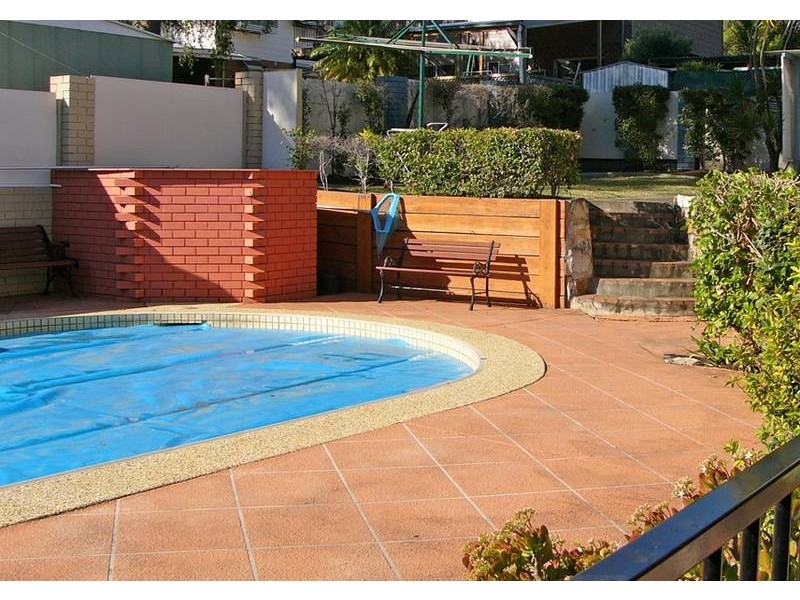 18 Molesworth Street, Seventeen Mile Rocks QLD 4073