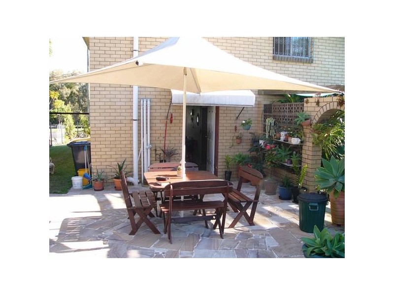 8 Deniven Street, Corinda QLD 4075