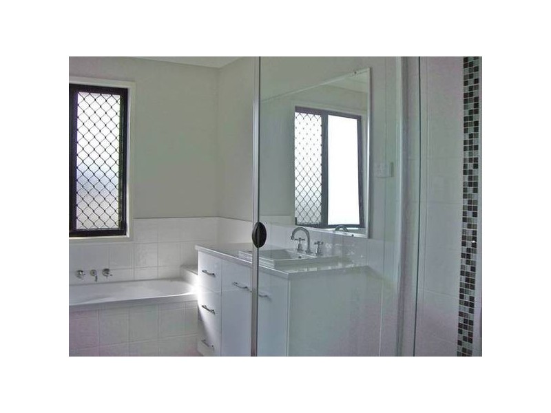 99 Jutland Street, Oxley QLD 4075