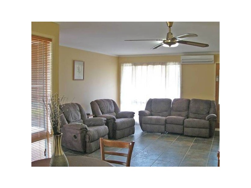 18 Thornburgh Street, Oxley QLD 4075