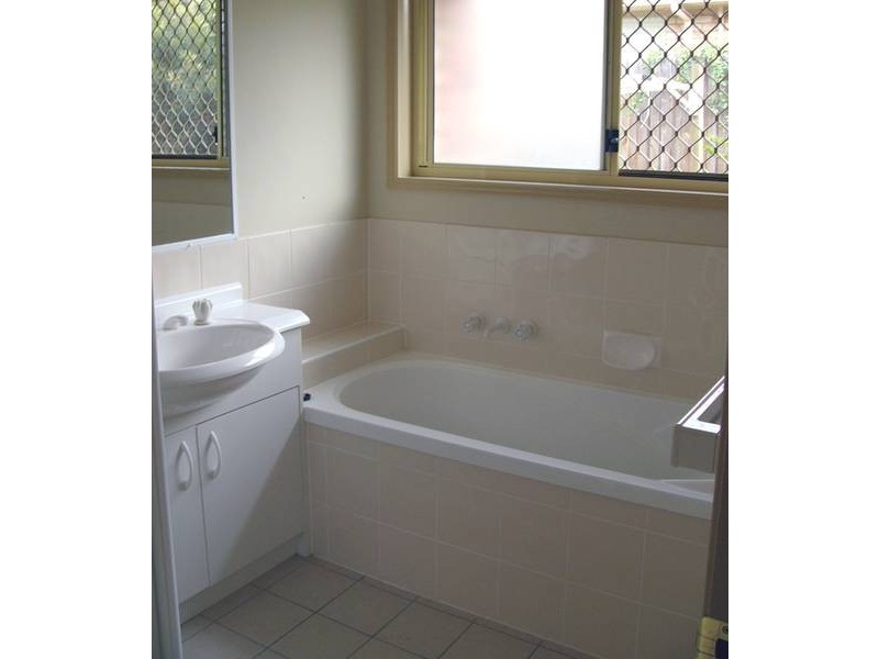 4 Riviera Cl, Oxley QLD 4075