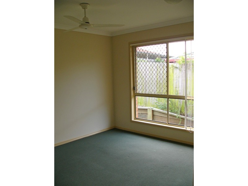 4 Riviera Cl, Oxley QLD 4075