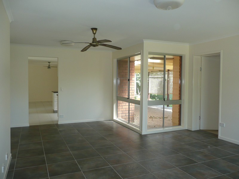 18 Thornburgh St, Oxley QLD 4075