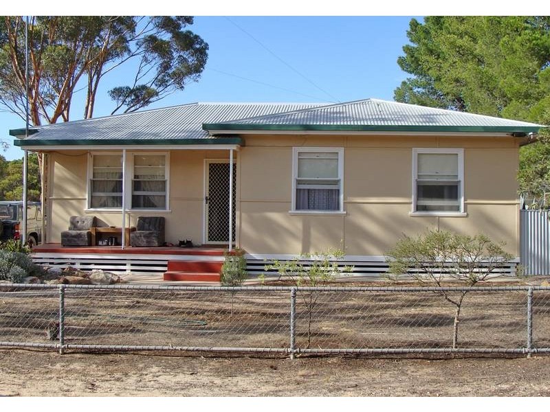 2 South Terrace, Lock SA 5633