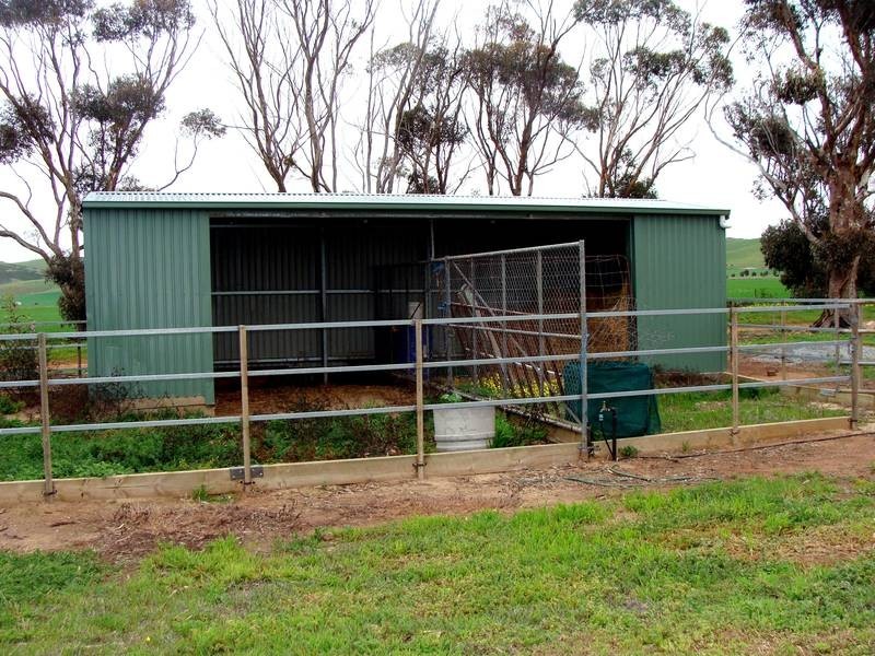 404 Moonlight Bay Road, Louth Bay SA 5607