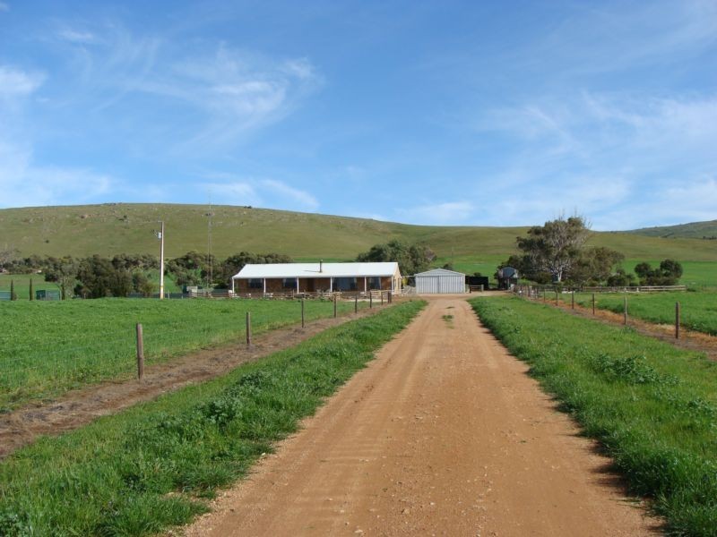 233 Lincoln Highway, Louth Bay SA 5607