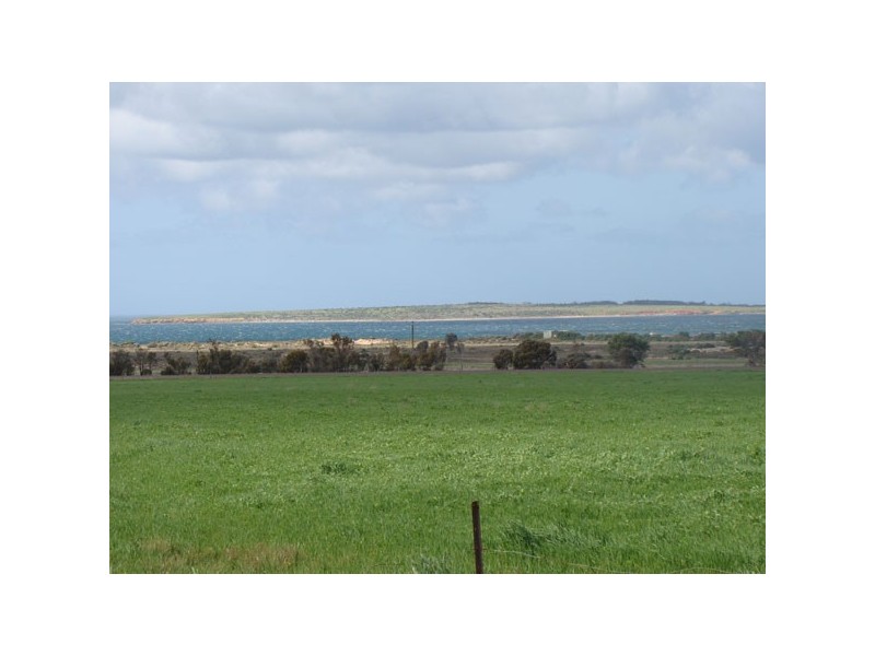 233 Lincoln Highway, Louth Bay SA 5607