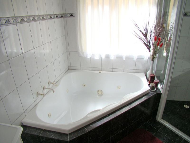 30 Valley View Drive, Port Lincoln SA 5606