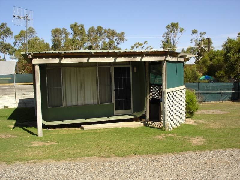 4 Flinders Avenue, Coffin Bay SA 5607