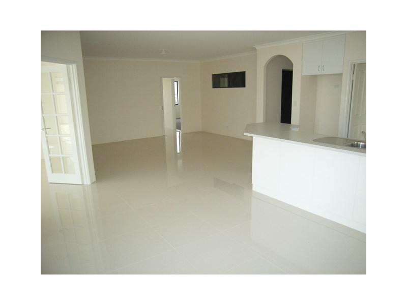 11 Hopewell Pass, Carramar WA 6031