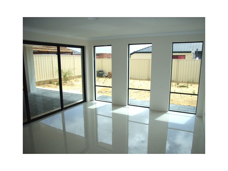 11 Hopewell Pass, Carramar WA 6031