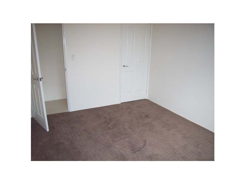 11 Hopewell Pass, Carramar WA 6031