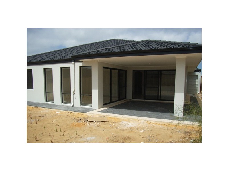 11 Hopewell Pass, Carramar WA 6031
