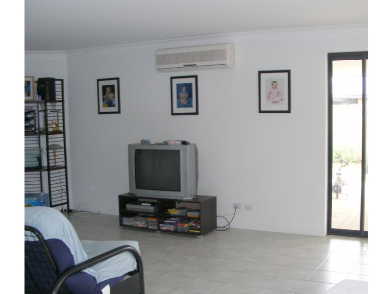 6 Champaigne Drive, Tapping WA 6065