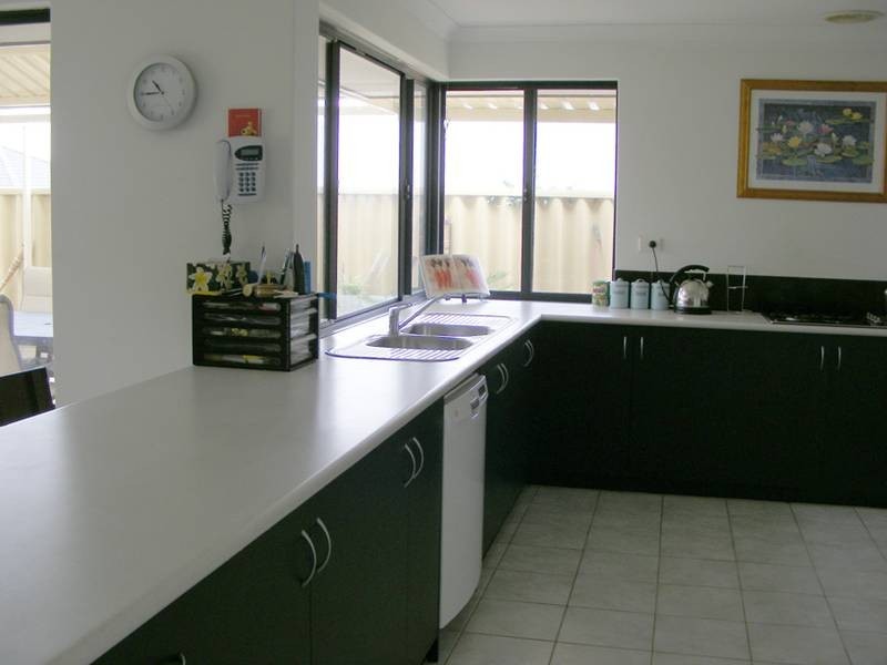 6 Champaigne Drive, Tapping WA 6065