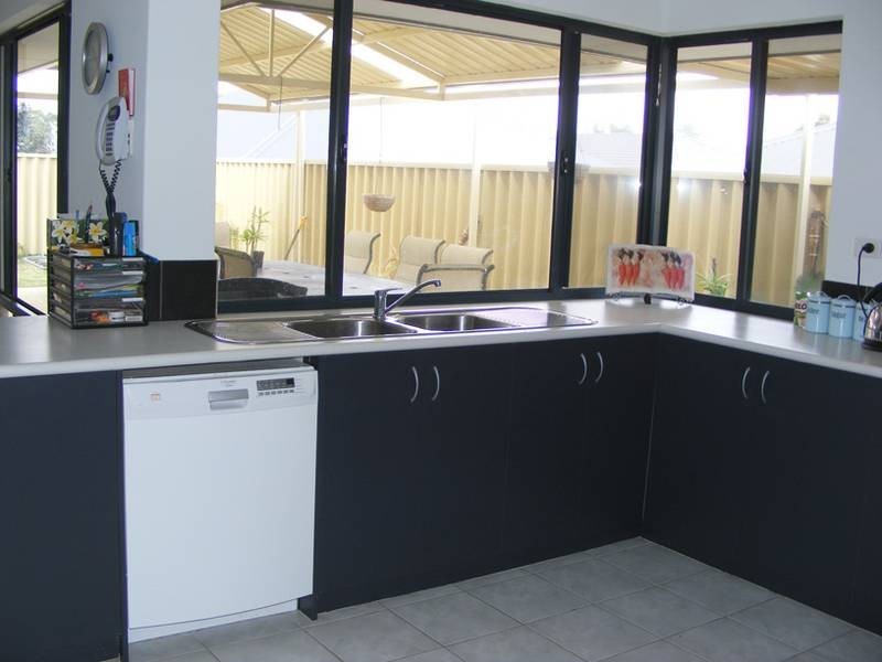 6 Champaigne Drive, Tapping WA 6065