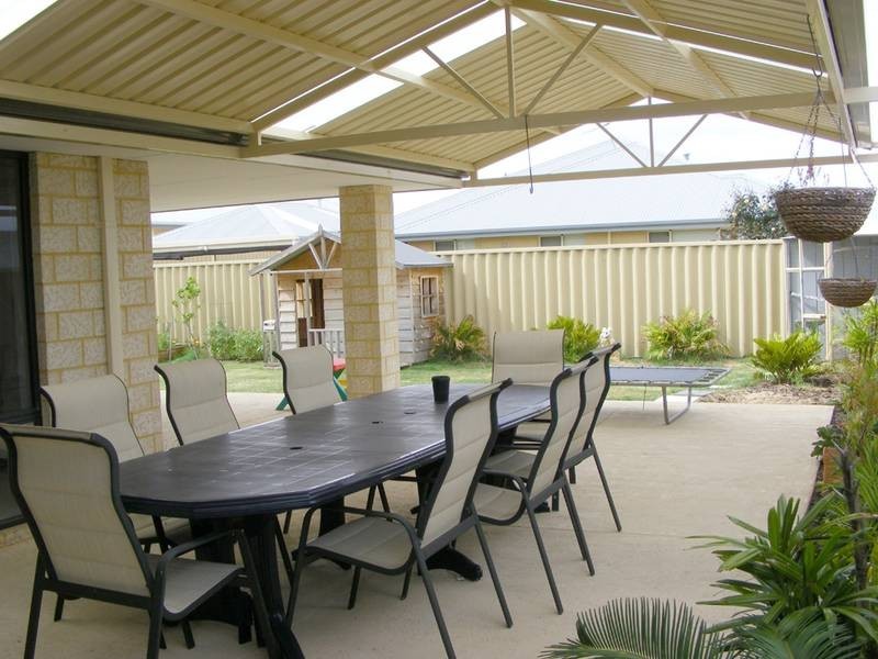 6 Champaigne Drive, Tapping WA 6065